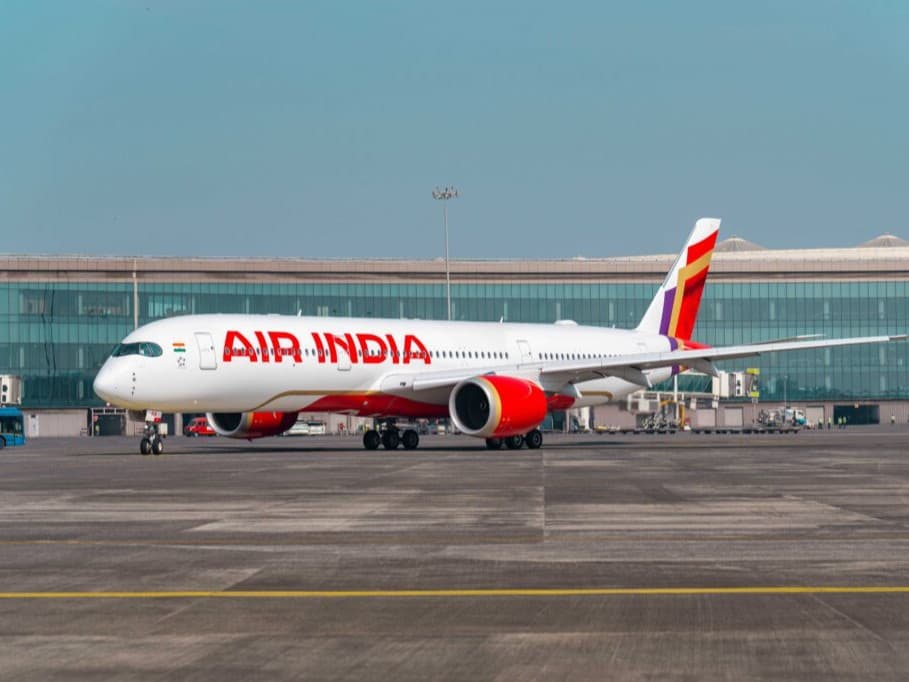 Mumbai Airport | Air India Staff Protest Salary Hike