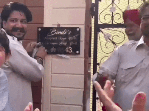लुधियाना- सगे भाइयों ने इकलौती बहन को घर गिफ्ट किया:175 गज में बना, कीमत करीब ₹50 लाख; सरप्राइज देख फूट-फूटकर रोई