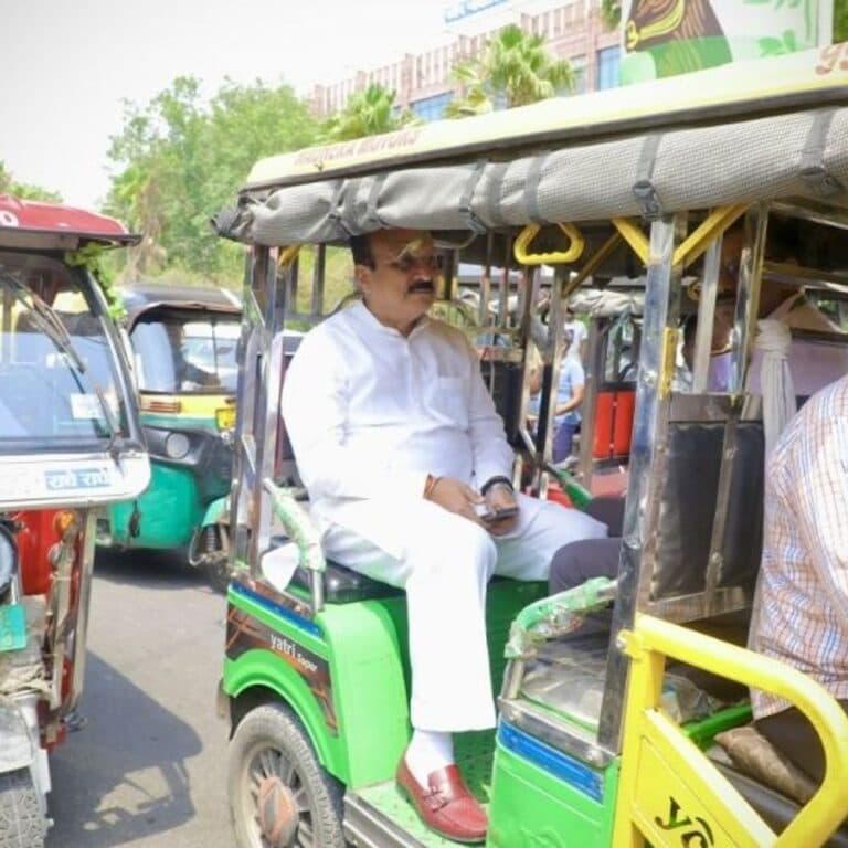 पीएम की बचत की अपील,दिल्ली में मंत्री ई-रिक्शा से चले:MP- जज साइकिल से हाईकोर्ट पहुंचे, CM का काफिला घटा; यूपी में वर्क फ्रॉम होम