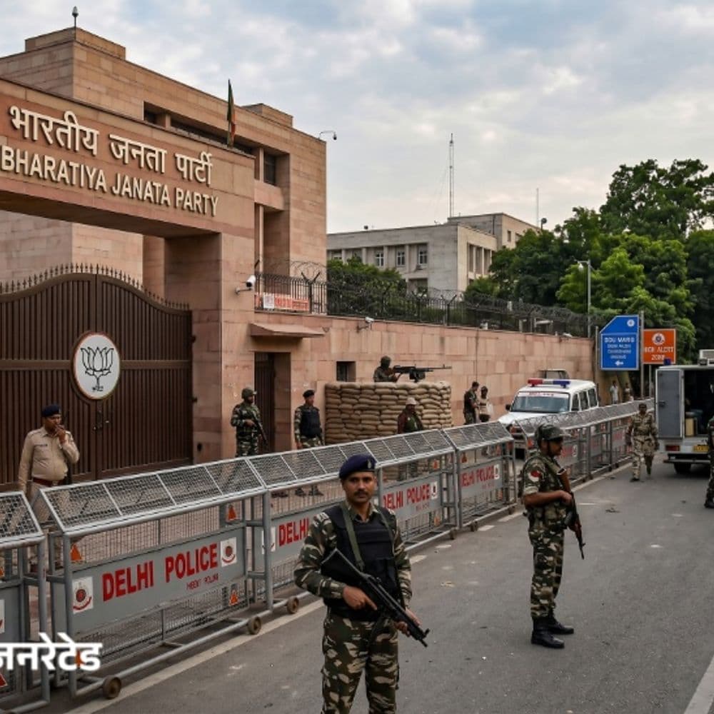 दिल्ली में आतंकी हमले का अलर्ट:इंटेलिजेंस बोली- गोलीबारी और आत्मघाती हमला भी हो सकता है, भाजपा हेडक्वार्टर-सरकारी इमारतों की सुरक्षा बढ़ाई