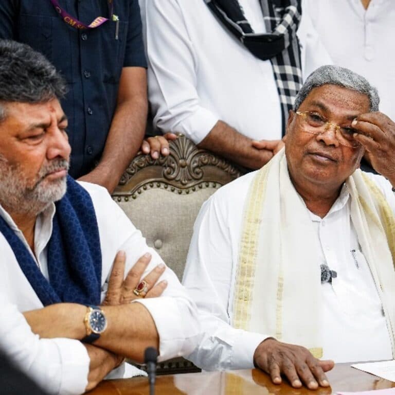 कर्नाटक CM सिद्धारमैया का इस्तीफा मंजूर:कांग्रेस हाईकमान से मिलने दिल्ली पहुंचे; शिवकुमार अगले हफ्ते शपथ ले सकते हैं