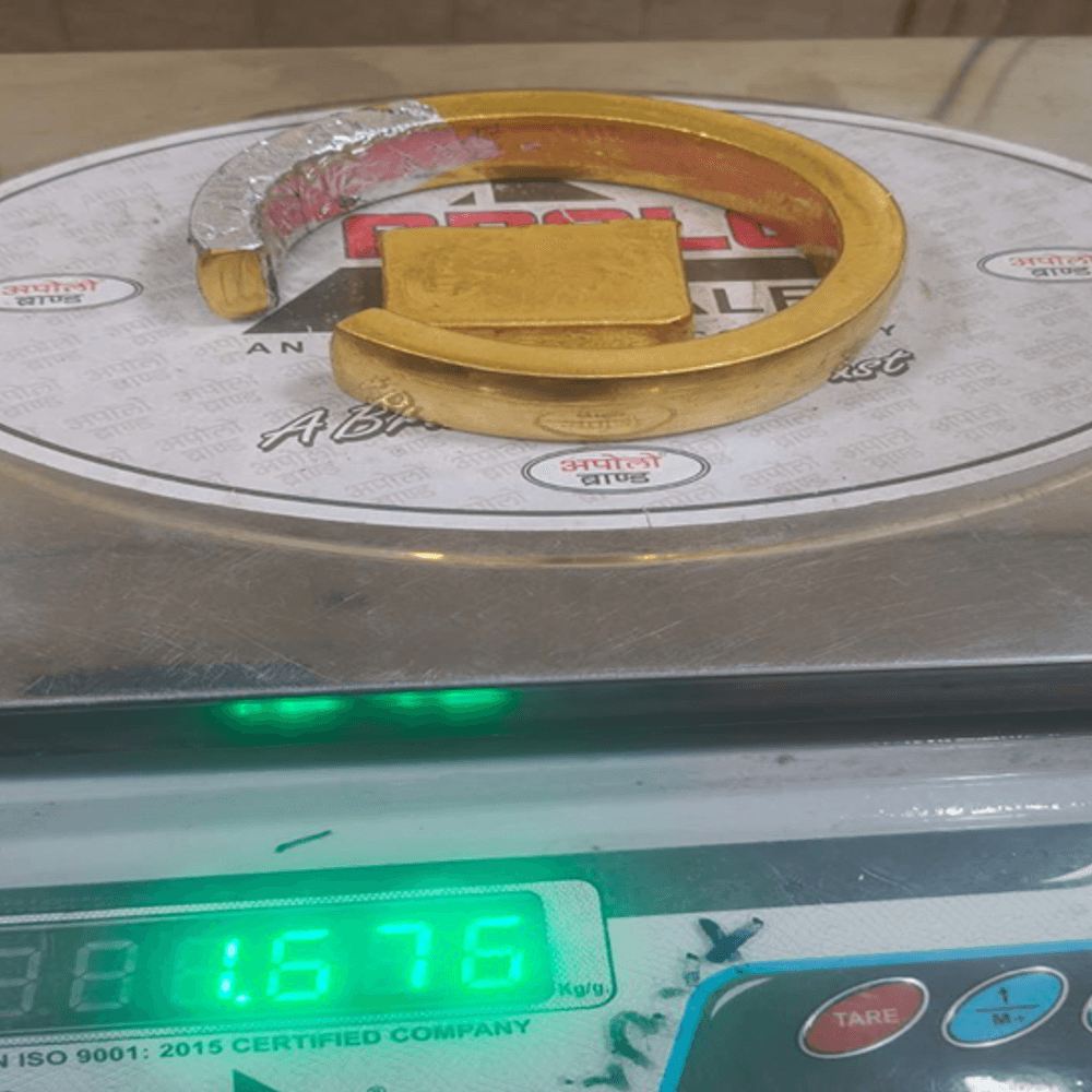 अमृतसर एयरपोर्ट पर यात्री से ₹2.58 करोड़ का सोना बरामद:कड़ा-बिस्किट के रूप में छिपाया गोल्ड, कुआलालंपुर जा रहा था; कस्टम विभाग ने किया गिरफ्तार