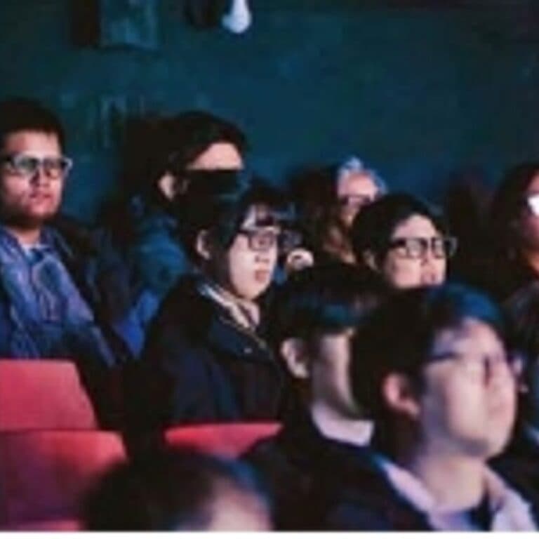 टेक्नोलॉजी; रियल टाइम ट्रांसलेशन कर रहे चश्मे:कोरियाई थिएटर एआई चश्मों से तोड़ रहा भाषा की दीवार