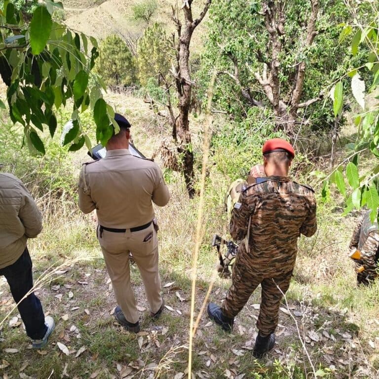 चंबा में संदिग्ध पाकिस्तानी गुब्बारा मिलने से हड़कंप:खेतों में मवेशी चराने गए व्यक्ति ने देखा; 'PIA' और उर्दू में लिखावट से एजेंसियां सतर्क