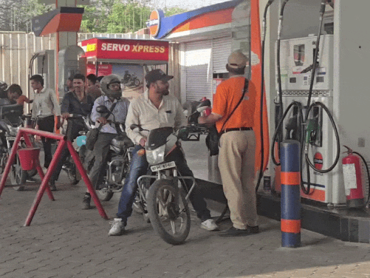 Delhi Petrol Rs 98.64, Diesel Rs 91.58; Fuel Prices Surge Again