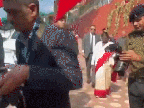 राष्ट्रपति द्रौपदी मुर्मू शिमला से दिल्ली रवाना:अन्नाडेल से भरी उड़ान, गवर्नर-CM भी मौजूद रहे; इससे पहले सेना प्रशिक्षण संस्थान पहुंचीं