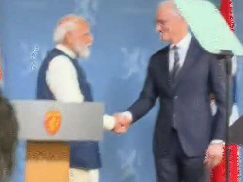 PM Modi Mehngai Man; Rahul Gandhi Vs Narendra Modi Norway Visit