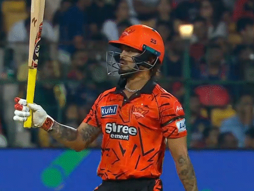 IPL 2026 में ईशान किशन का 5वां अर्धशतक:7 चौके, 3 छक्के की मदद से 70 रन की खेली शानदार पारी; प्लेऑफ में हैदराबाद