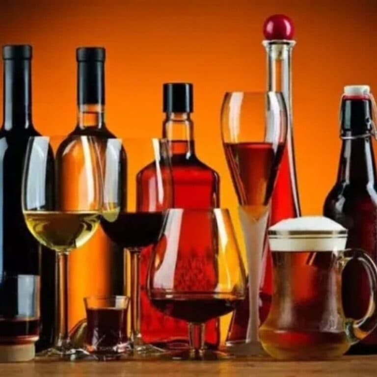 शराब और बीयर 20% तक महंगी हो सकती है:ईरान जंग का असर, पैकेजिंग की लागत बढ़ी; कंपनियों ने राज्यों से दाम बढ़ाने की मांग की