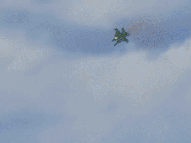 अमेरिका में EA-18G दो फाइटर जेट क्रैश:एयर शो के दौरान हवा में टकराए, कुछ सेकेंड पहले 4 क्रू मेंबर सुरक्षित निकले