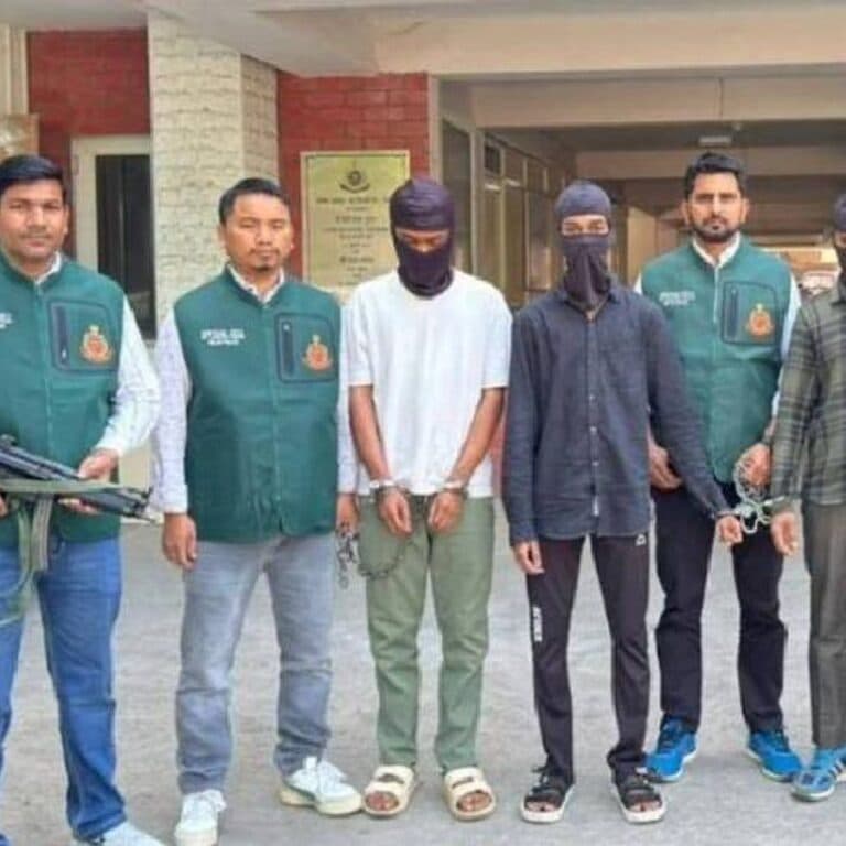 ISI से जुड़े MP के 3 युवक गिरफ्तार:दिल्ली पुलिस का खुलासा- मंदिर, ढाबा और सैन्य कैंप उड़ाने वाले थे, तस्वीरें पाकिस्तान भेजीं