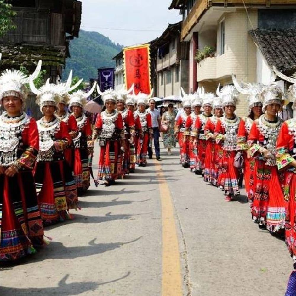 अनूठी परंपरा; मियाओ सिस्टर्स फेस्टिवल:रंग-बिरंगे चावलों से बयां होता है दिल का हाल, 'सिस्टर्स राइस' देकर युवतियों ने चुना हमसफर