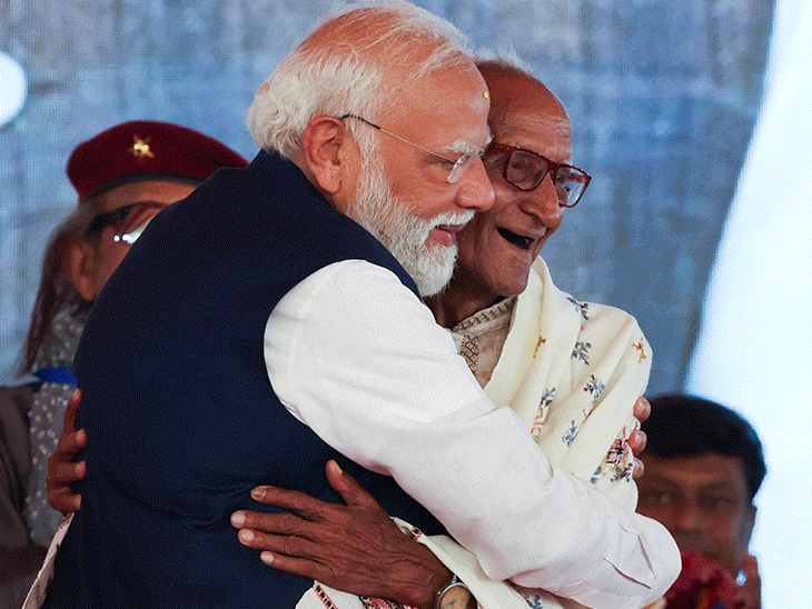 माखनलाल सरकार, जिनसे मोदी ने आशीर्वाद लिया, फिर गले लगाया:74 साल पहले श्यामा प्रसाद मुखर्जी से जुड़े, कश्मीर में तिरंगा आंदोलन में जेल गए
