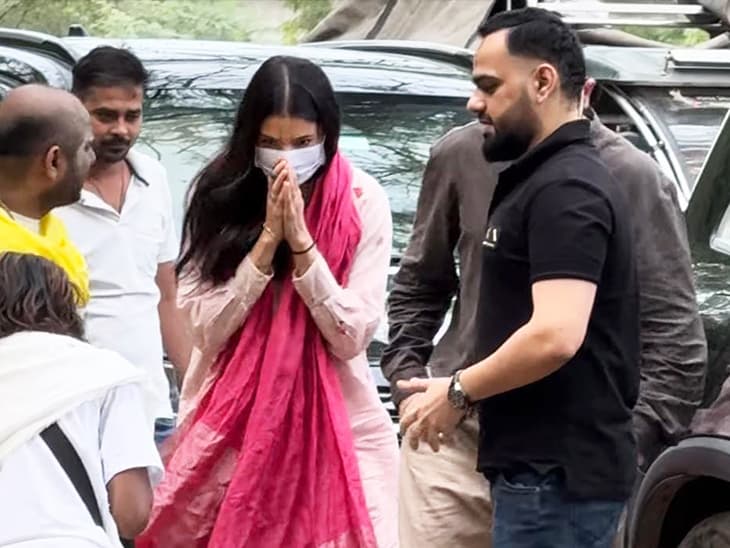 Virat Kohli Premanand Maharaj Photos; Anushka Sharma