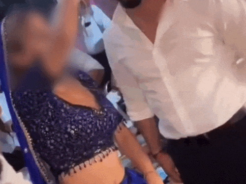 अब हरियाणवी सिंगर डिंपल चौधरी का आपत्तिजक VIDEO सामने आया:युवक के प्राइवेट पार्ट पर नोट लगाकर अश्लील हरकत की; ट्रोलर्स बोले-खुद वल्गैरिटी को बढ़ावा दिया