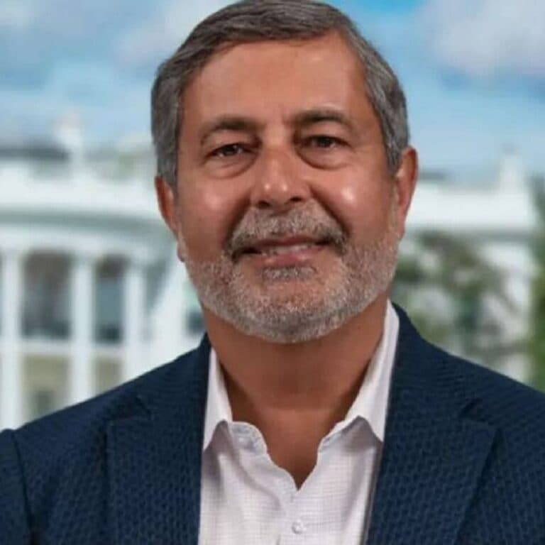 फोर्ब्स बिलियनेयर्स की लिस्ट में माइक्रॉन के भारतवंशी सीईओ शामिल:संजय ने कोडेक का ऑफर ठुकराकर सैंडिस्क को घर-घर पहुंचाया