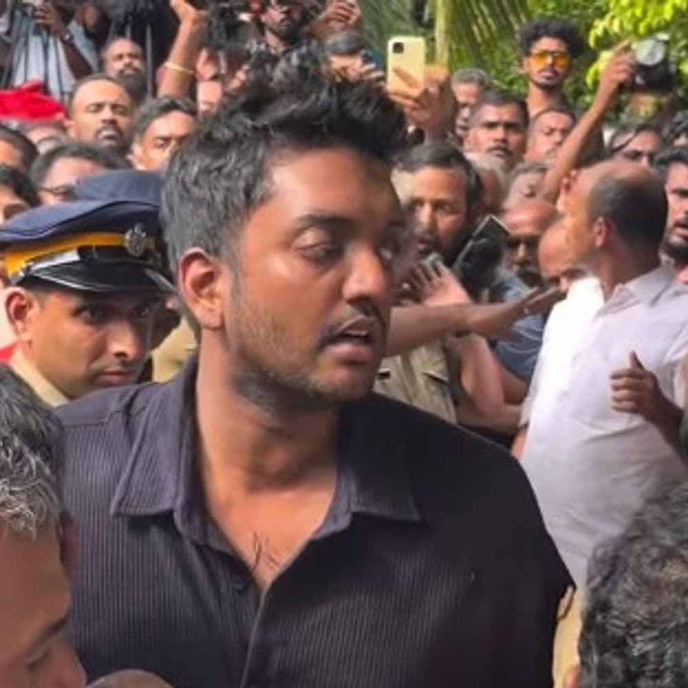 सलीम कुमार के अंतिम संस्कार में पैपराजी पर भड़के बेटे:बोले- हमें शांति से अंतिम विदाई देने दें; कार्डियक अरेस्ट से निधन हुआ था